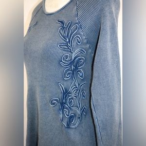 SOFT SURROUNDINGS Blue Embroidered Thermal Waffle Knit Long Sleeve Camde…